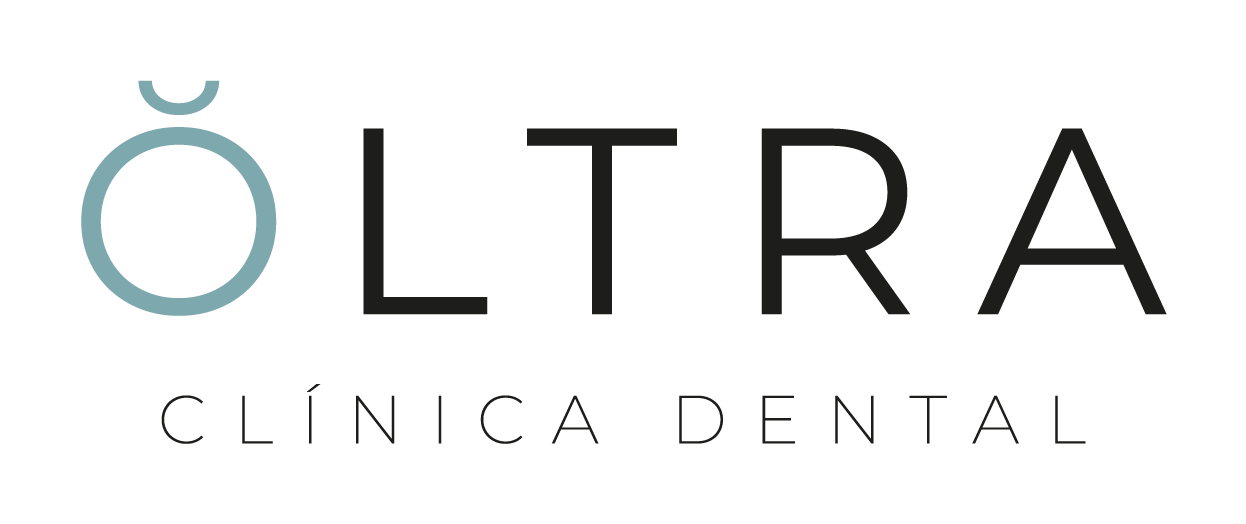Logo Clinica dental Oltra - blanco